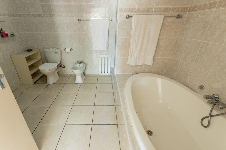 8 Bedroom Property for Sale in Country Club Western Cape